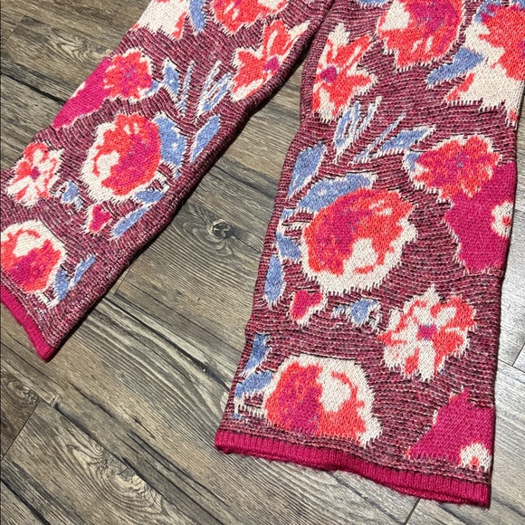 Zara Red and Gray Knit Garment - Picture 3 of 4